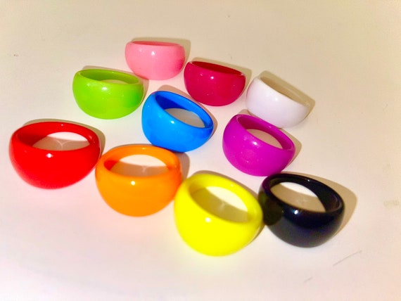 Vintage Globe Shaped Plastic Statement Rings - image 2