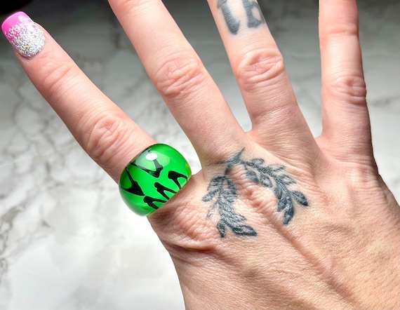 Vintage Lucite Triangular Patterned Rings - image 4