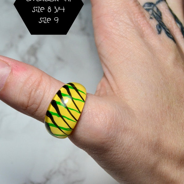 Vintage NOS Lucite Plastic Yellow Patterned Rings