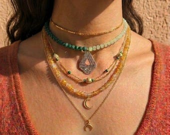 Handbeaded Jade/Green-toned Glass Rondelle Choker Necklace with silver-tone tear drop pendant