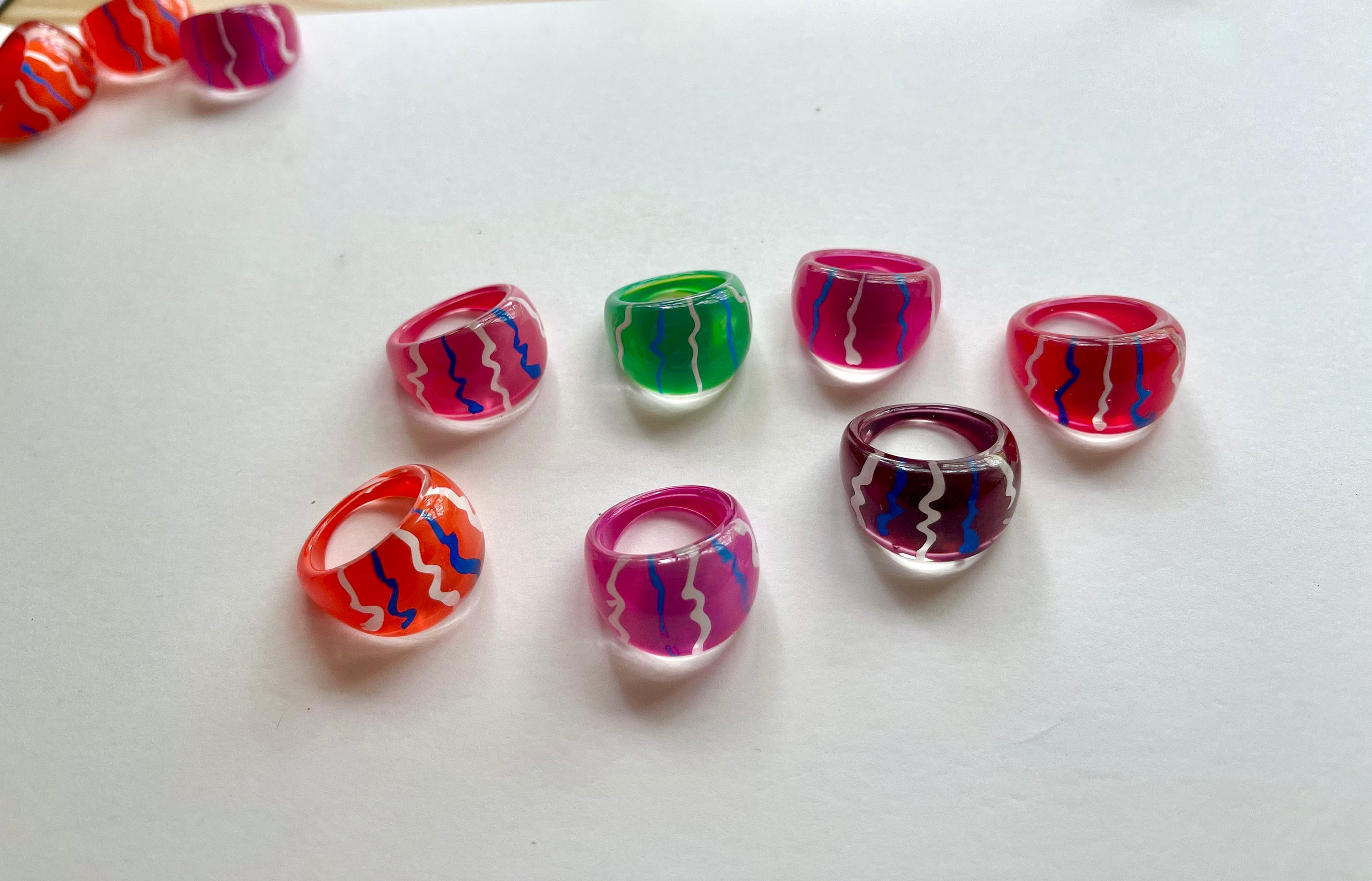 Vintage Floral Lucite ヴィンテージルーサイトリングケース Vintage Lucite Resin Retro Bright Red Statement Ring W