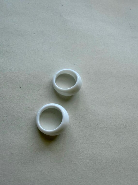 Retro white plastic globe statement bubble ring; … - image 5