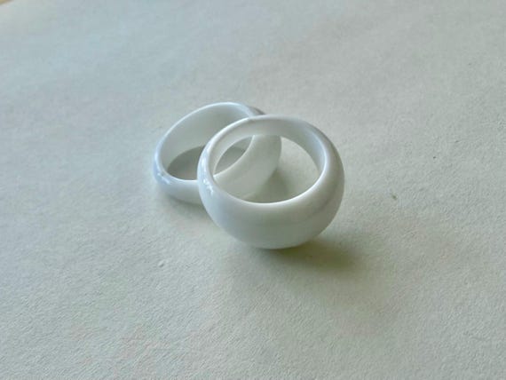 Retro white plastic globe statement bubble ring; … - image 6