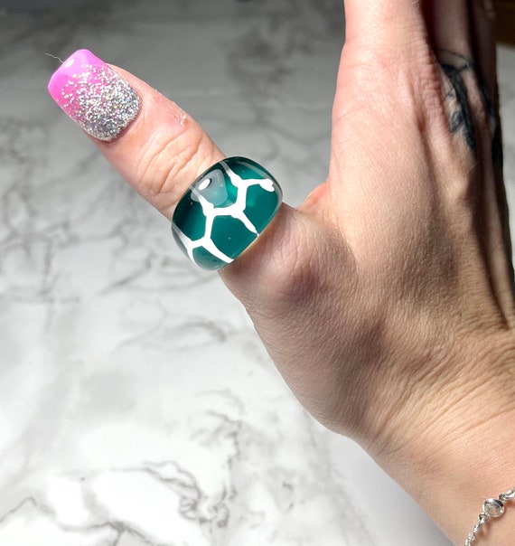 Vintage Lucite Tortoise Shell Patterned Rings - image 7