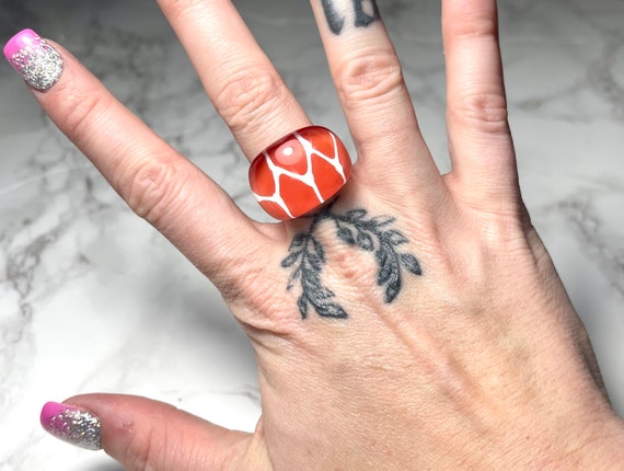 Vintage Lucite Tortoise Shell Patterned Rings - image 5