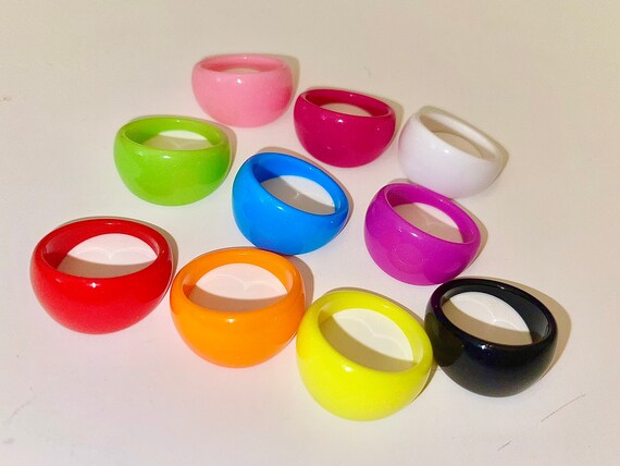 Vintage Globe Shaped Plastic Statement Rings - image 3