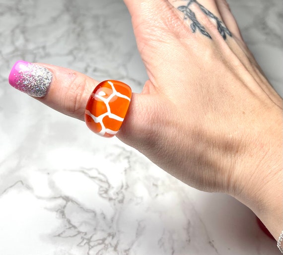 Vintage Lucite Tortoise Shell Patterned Rings - image 4