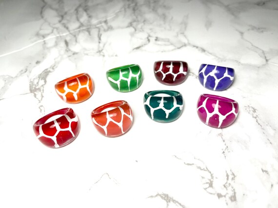 Vintage Lucite Tortoise Shell Patterned Rings - image 2