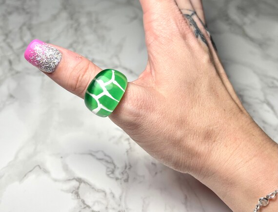 Vintage Lucite Tortoise Shell Patterned Rings - image 6