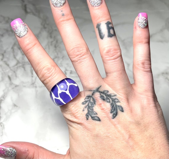 Vintage Lucite Tortoise Shell Patterned Rings - image 9