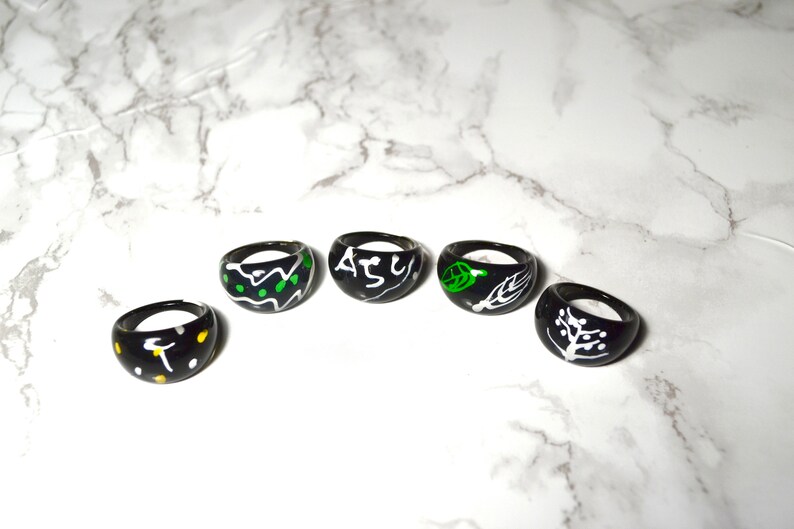 Vintage NOS Lucite Black Plastic Patterned Rings