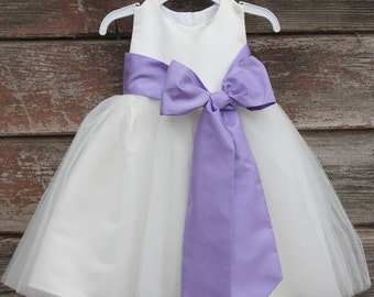 Flower girl dress,Ivory lace flower girl dress,rustic flower girl dress, Baby lace dress, Country shabby chic flower girl dress, Girl dress