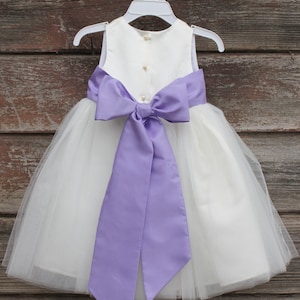 Flower girl dress,Ivory lace flower girl dress,rustic flower girl dress, Baby lace dress, Country shabby chic flower girl dress, Girl dress