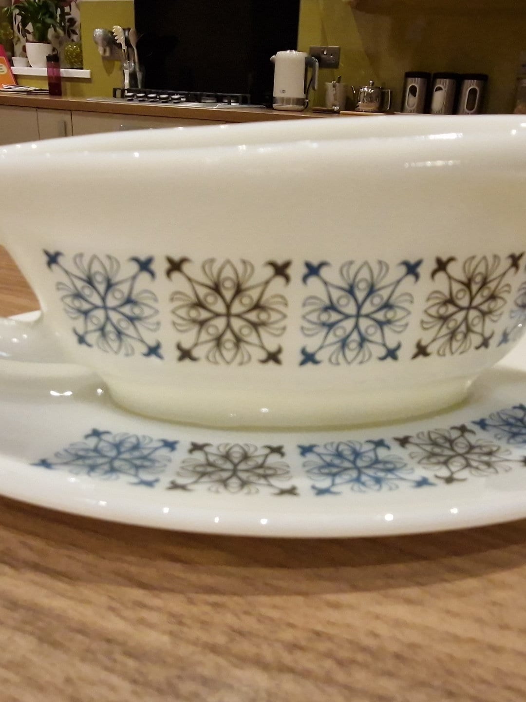 Pyrex Chelsea Pattern Vintage Retro JAJ Pyrex Chelsea Pattern Gravy Sauce Boat Jug and Saucer ...