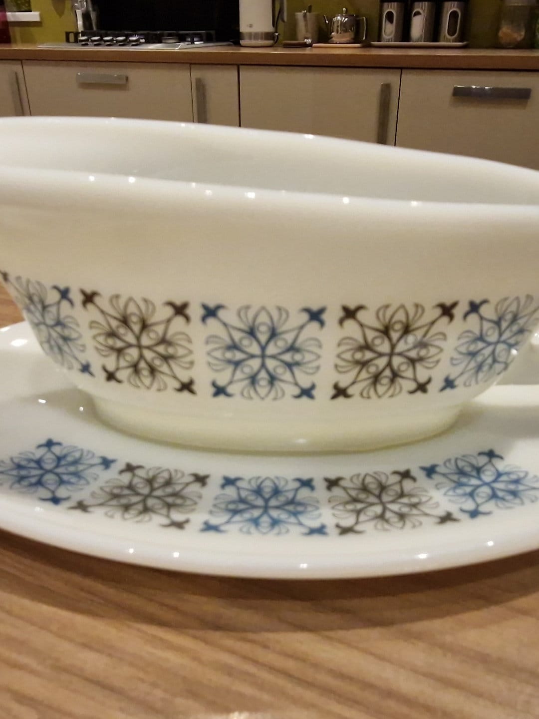 Pyrex Chelsea Pattern Vintage Retro JAJ Pyrex Chelsea Pattern Gravy Sauce Boat Jug and Saucer ...