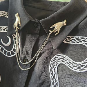 Victorian hands Collar Pin Double Chain. Silver Collar Chain. Collar Pin. Collar Clips. Collar Pendant. Gothic Jewelry. Lapel pin