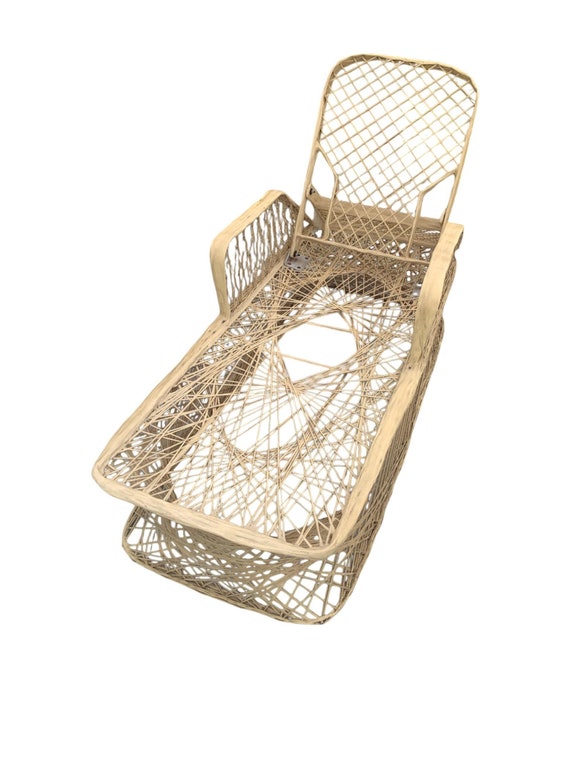 Russell Woodard Mid Century Modern Spun Fiberglass Outdoor Chaise Lounge Chair