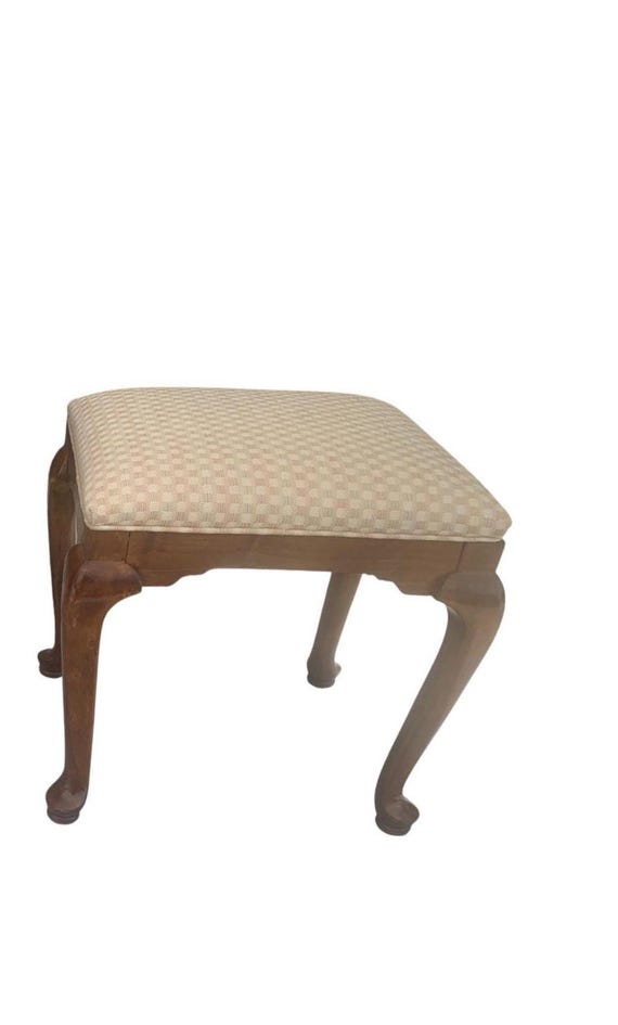 Ethan Allen Queen Anne Style Maple Bench or Stool ONE