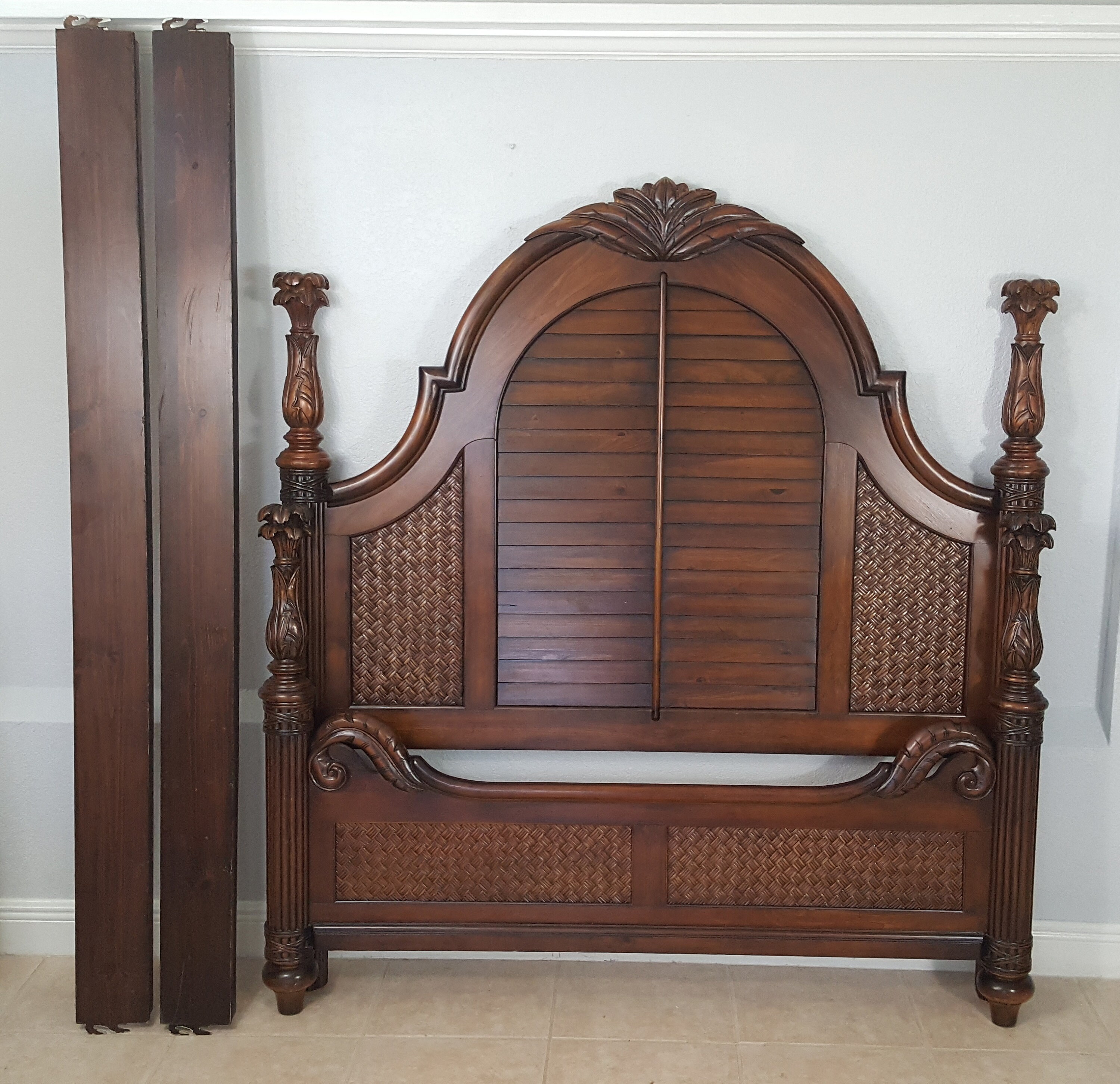 Tommy Bahama Style Queen Cottage Poster Bed With Palms Finials