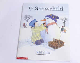 The Snowchild, Debi Giori, Picture Book, Scholastic, Paperback, Winter, Magic, Friendship, Adventure, Love, Nature, ~ 230215-DIS 349