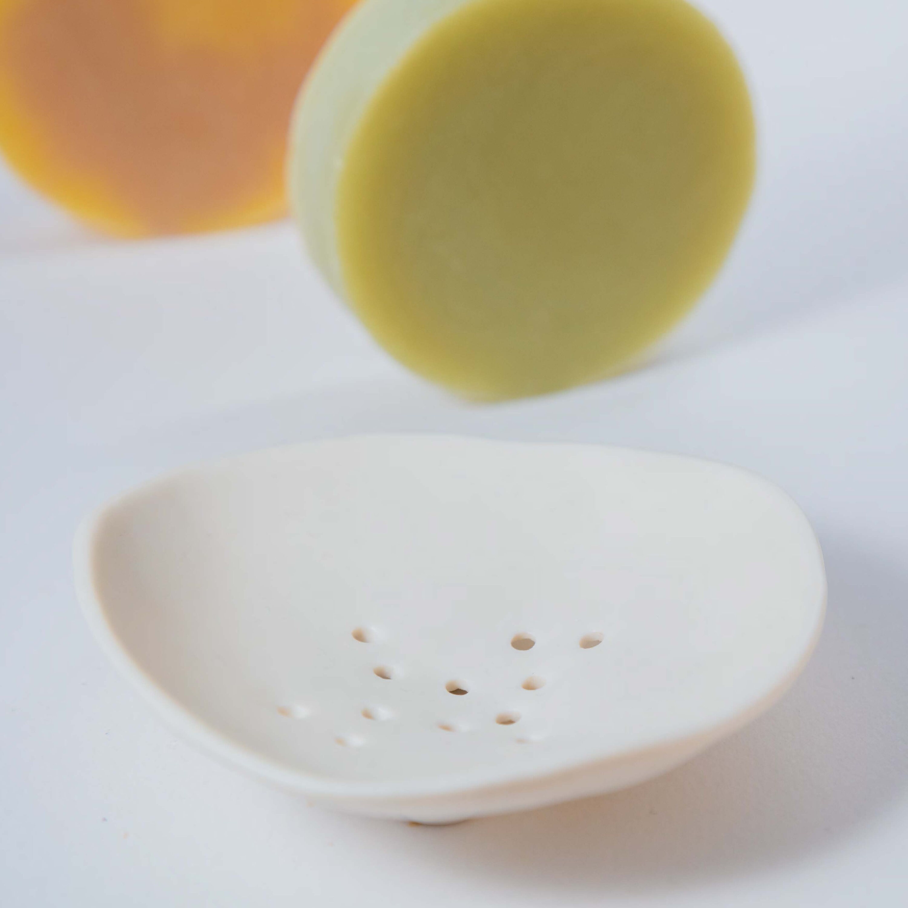 Doucho. Le Porte Savon, Savon en Porcelaine, Fait Main