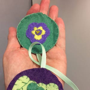 Felt Pansy Bookmark: Embroidered Flower Pagemarker, Book Lover Gift image 3