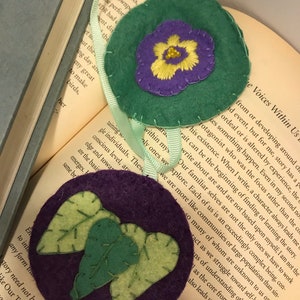 Felt Pansy Bookmark: Embroidered Flower Pagemarker, Book Lover Gift image 1