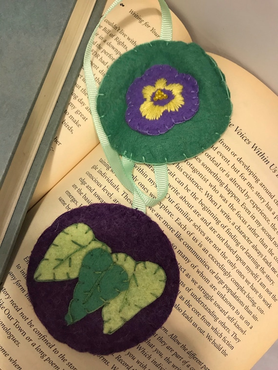 Pansy Felt Bookmark: Embroidered Flower Pagemarker, Book Lover Gift