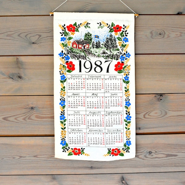 Schwedischer Wandkalender Stoff 1987, Wandbehang rotes Schwedenhaus, schwedische Wanddeko, Souvenir, Blumen, Flagge