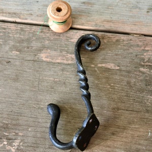 Rustikaler Wandhaken Schlange, schmiedeeiserne Haken, Gußeisen, alter Kleiderhaken, Garderobe, rustikales Bauernhaus, brocante, Landhausstil