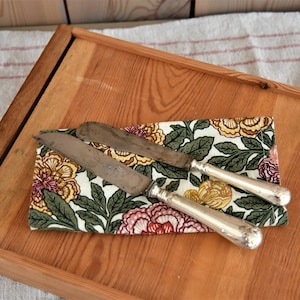 RAR! Antike Messer aus Eskilstuna Schweden, antikes Besteck, schwedische Antiquitäten, Landhausküche, rustikale Küche, moody food blog prop