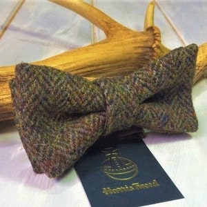 Harris Tweed® Harris tweed pre-tied bow tie. Dark Green Herringbone. Tweed bowtie. Wedding tie. Tweed wedding tie.