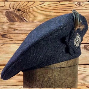 Harris Tweed® Dark Navy Black Beret Tam 0&#39; Shanter, tweed Beret, Highlander Tam, Men&#39;s Scottish Tam, Scottish Bonnet. Balmoral.