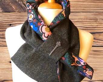 Harris Tweed® Scottish 100% wool Dark Green tweed Scarf, Cowl, Neck warmer, Scottish Neck gaiter. Thistle Brooch included