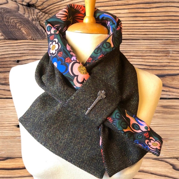 Harris Tweed® Scottish 100% laine Foulard en tweed vert foncé, Cowl, Chauffe-cou, Guêtre de cou écossais. Broche chardon incluse