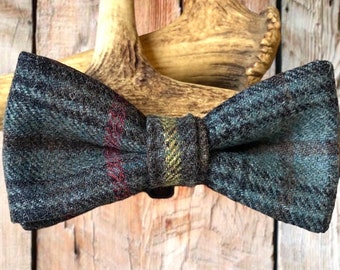 Stewart hunting tartan wool tweed pre-tied bow tie, Scottish wedding tie, Clan tartan tie.