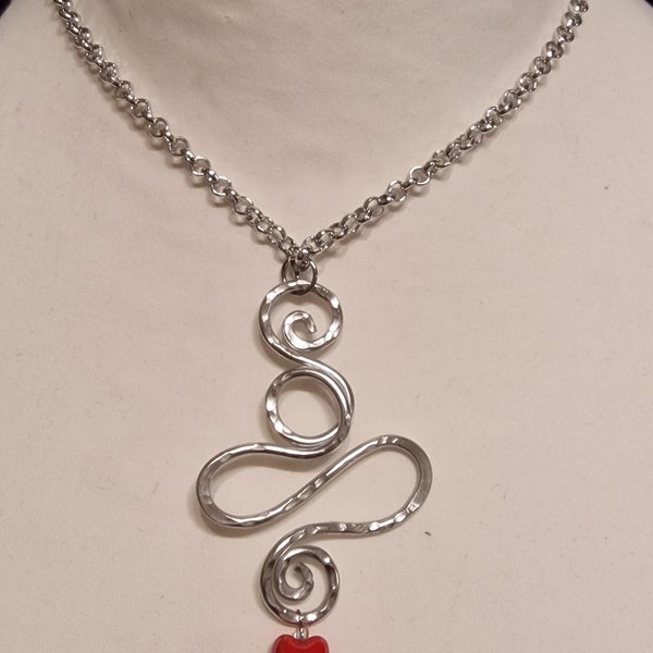 Collier réglable en aluminium avec coeur en céramique