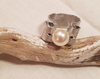 Anello in alluminio e perla