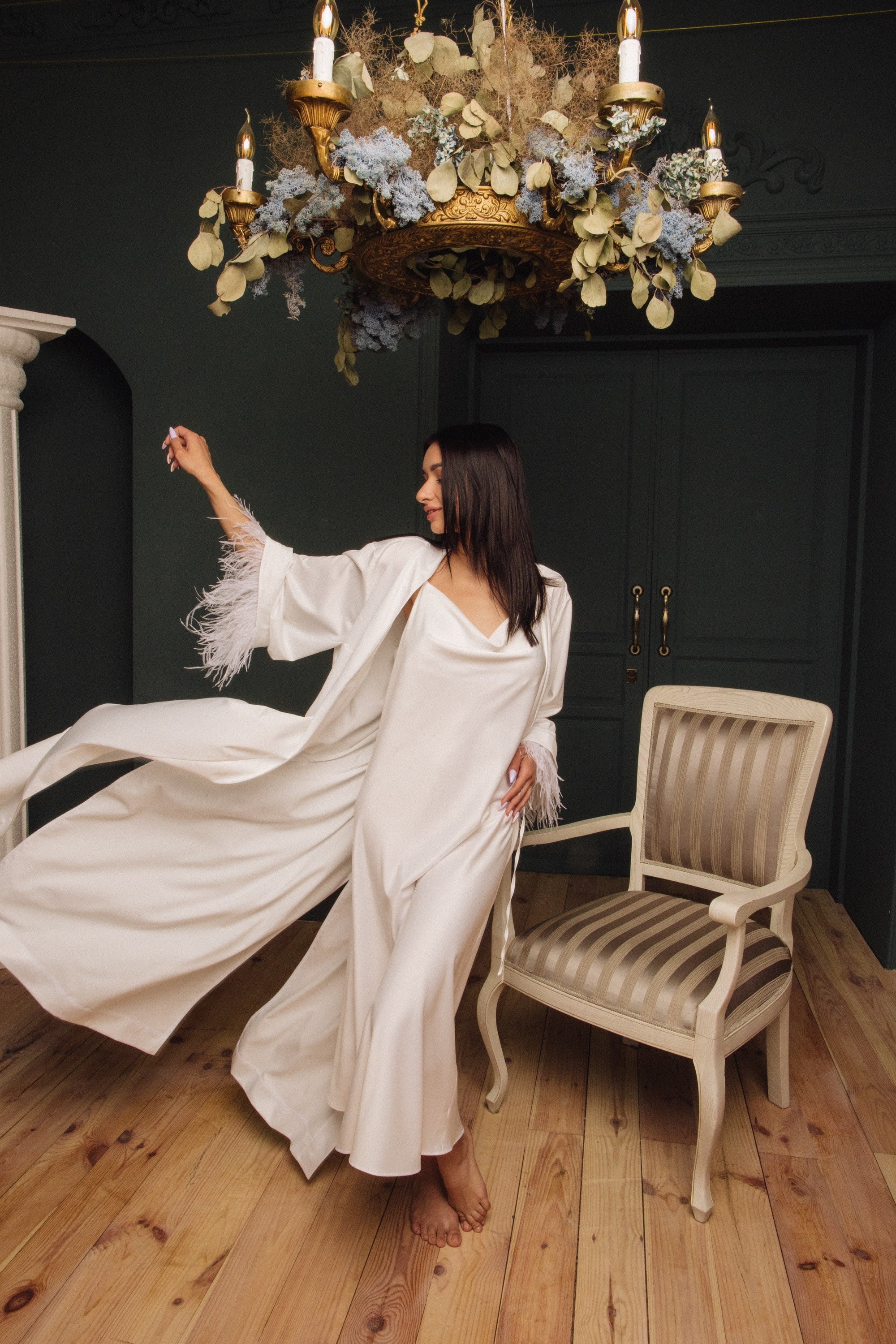 Kimono à plumes Lingerie de la mariée The Wedding Explorer Kimono à plumes Lingerie de la mariée The Wedding Explorer