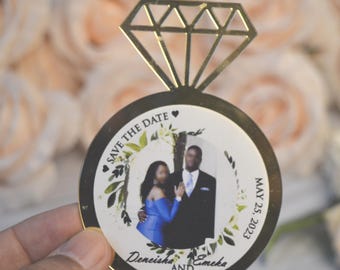 Imán para anunciar la fecha de la boda • Imán de anillo de diamantes de acrílico con espejo dorado y foto