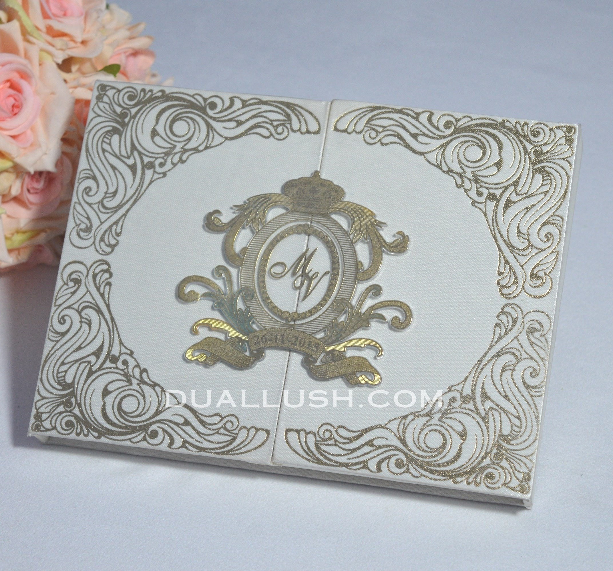 Luxus-Hochzeitseinladungsbox in Elfenbeinfarbe : Personalisiertes Logo-Monogramm
