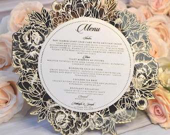 Menú de cena de boda en acrílico con efecto espejo dorado: Letrero floral para la cena de ensayo