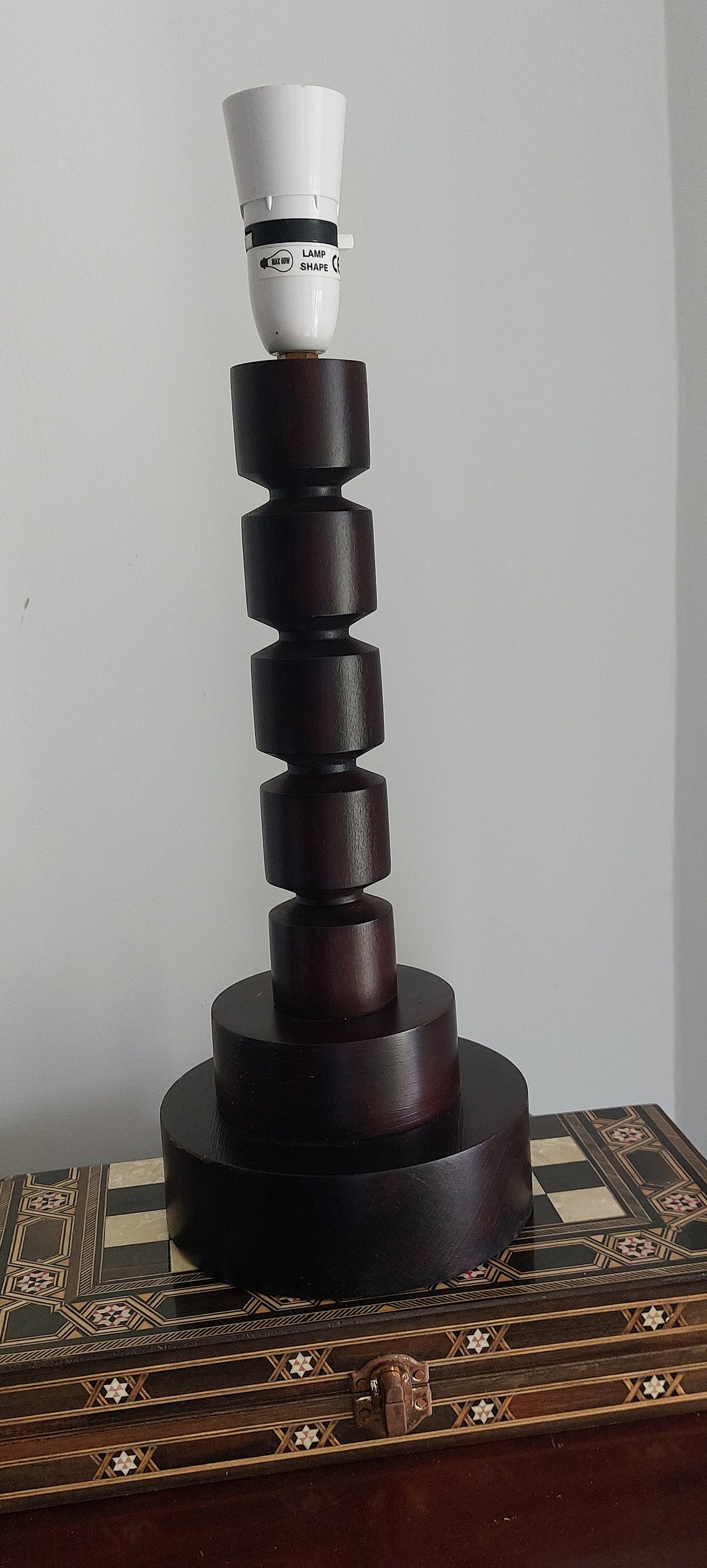 Vintage retro  besdsie hand turned  table lamp large, photo 2 of 5