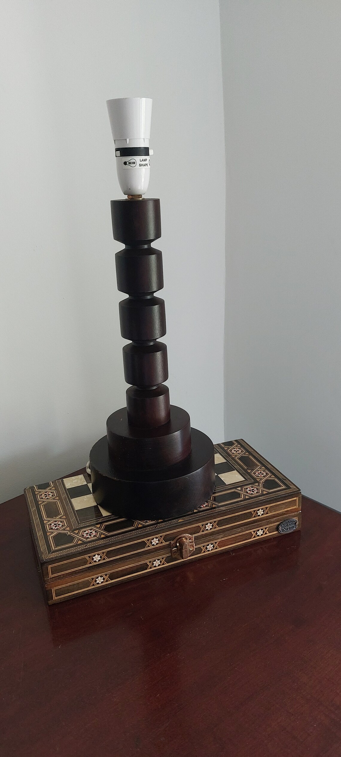 Vintage retro  besdsie hand turned  table lamp large, photo 1 of 5