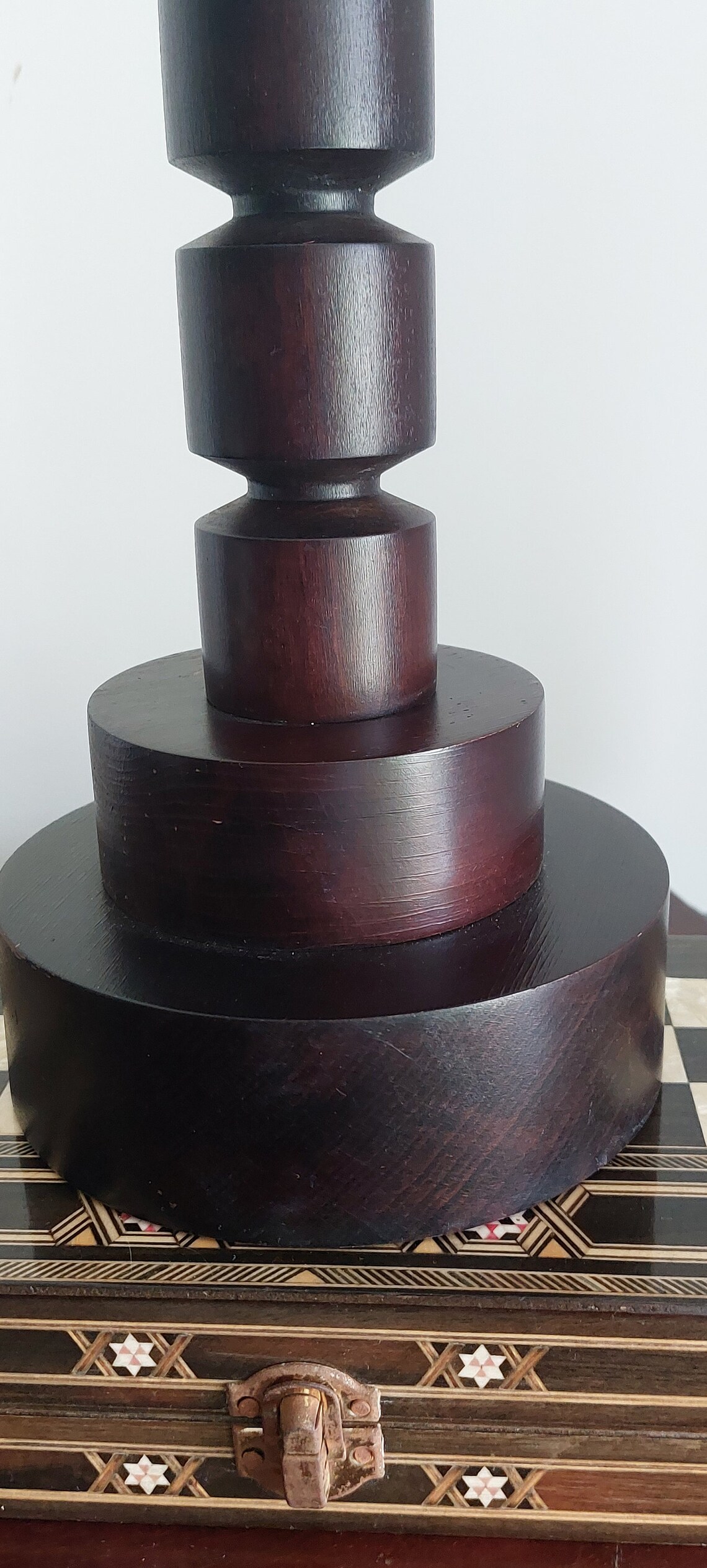 Vintage retro  besdsie hand turned  table lamp large, photo 3 of 5