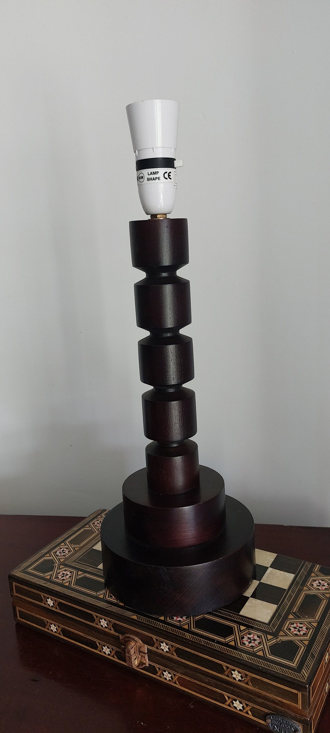 Vintage retro  besdsie hand turned  table lamp large, photo 4 of 5