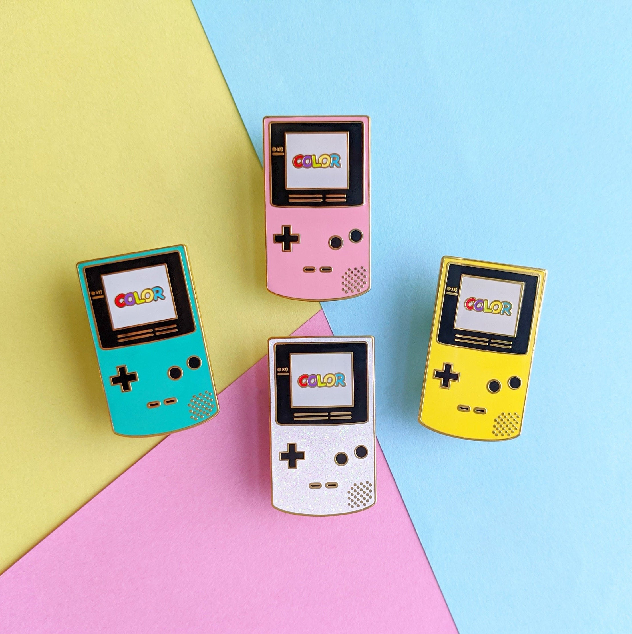 Pink Gameboy pin for clothes - Retro 30x19mm