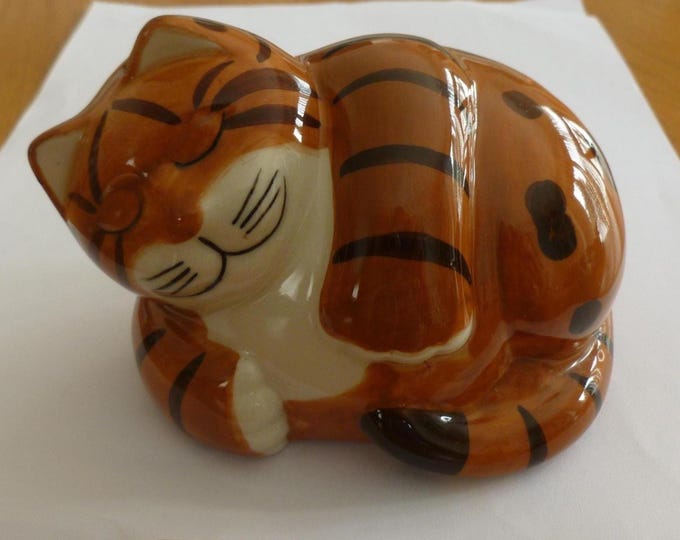 Charming Quail Cat Figurine, George, ginger, tabby, 12 x 9 x 8.5 cm, ceramic