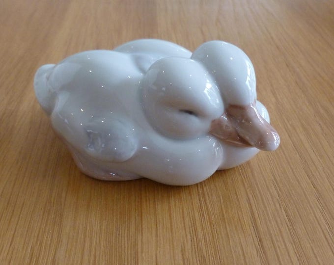 Royal Copenhagen Ducklings, vintage, 1990's, Eric Neilson Design, porcelain, sweet nestling ducklings, collectable, Denmark, 9 cm x 4 cm