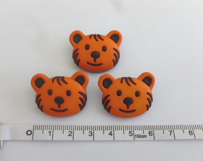 Sets of vintage buttons, various sizes and designs
